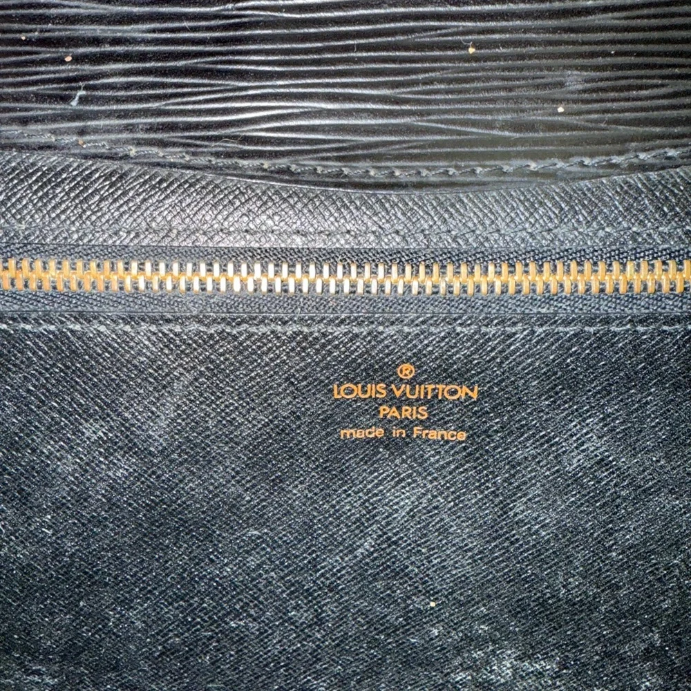 💎AUTHENTIC 💎Louis Vuitton Vintage Epi Montaigne 27 clutch w/insert & chain - Picture 6 of 14